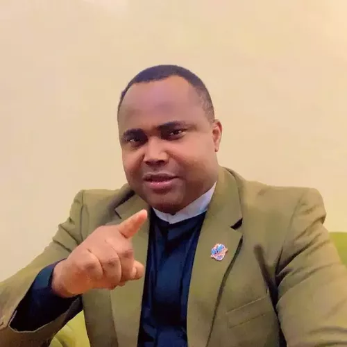 Pastor Obi Ikukuego💶💷💵💰💰